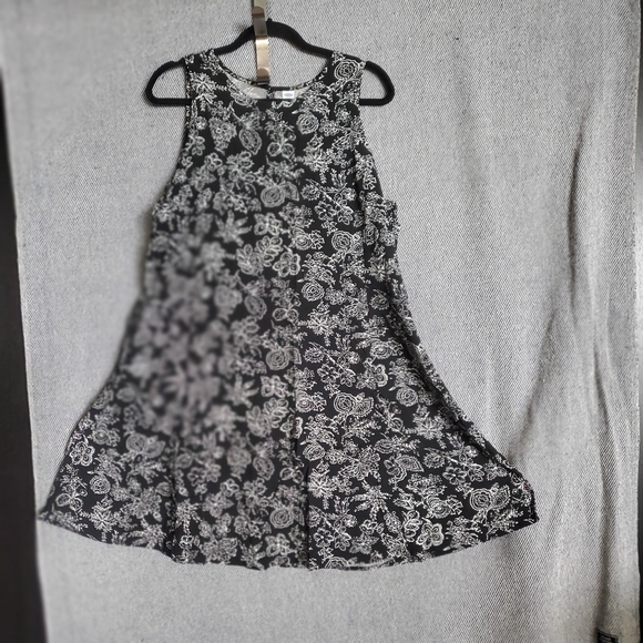 Old Navy - Black & White Botanical Sundress - Size XL - NWOT - Picture 2 of 6